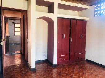 Se vende amplia propiedad con casa y un apartamento en San Pedro de Barva 24-1235