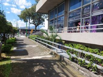 Se alquila local comercial ubicado en edificio centro colon de Merced en San José 24-132