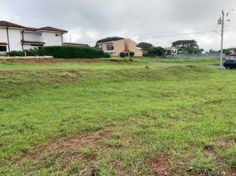 Se vende amplio lote de mas de 500m2 en condominio de Guácima en Alajuela 24-487