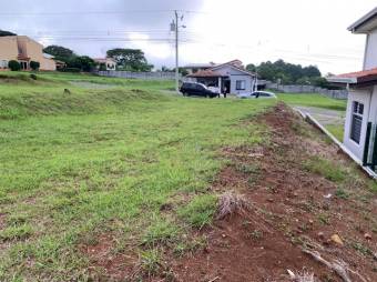 Se vende amplio lote de mas de 500m2 en condominio de Guácima en Alajuela 24-487