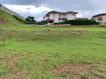 Se vende amplio lote de mas de 500m2 en condominio de Guácima en Alajuela 24-487