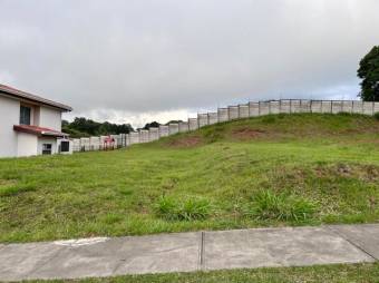 Se vende amplio lote de mas de 500m2 en condominio de Guácima en Alajuela 24-487