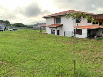 Se vende amplio lote de mas de 500m2 en condominio de Guácima en Alajuela 24-487