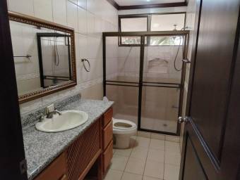 Venta de Casa en Escazú, San José. RAH 25-664