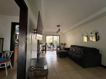 Venta de Casa en San Roque, Heredia. RAH 25-1222