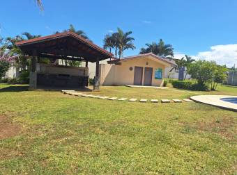 Casa en Venta en Jardín Real Guácima HA #25-1279