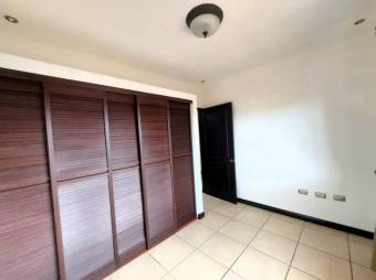 Se vende casa con patio en condominio de Montes de oca 25-1242