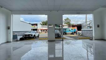 se alquila amplio local comercial en San Joaquín de Heredia 25-1115