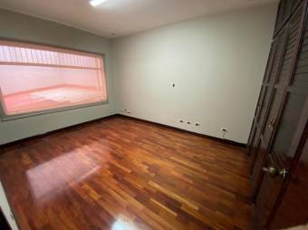 Se alquila casa para uso comercial en Hospital San José 25-1197