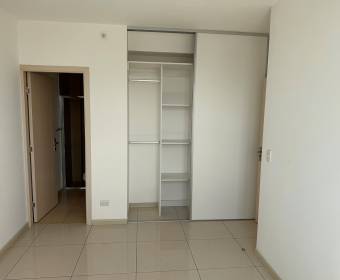 Apartamento a la venta en condominio Bambú 106 en Lagunilla de Heredia.