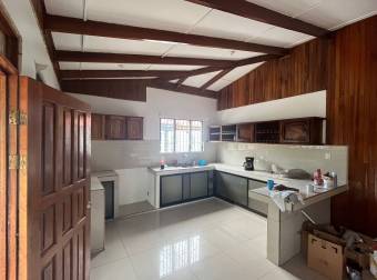 Beautiful house for sale in Esparza, San Juan Chiquito, just 5 minutes from downtown. 