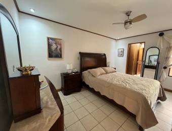 BEAUTIFUL 1 FLOOR HOUSE FOR SALE IN RESIDENTIAL SANTA ANA