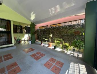 BEAUTIFUL 1 FLOOR HOUSE FOR SALE IN RESIDENTIAL SANTA ANA