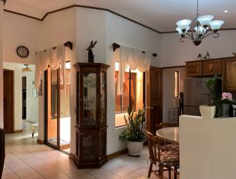 BEAUTIFUL 1 FLOOR HOUSE FOR SALE IN RESIDENTIAL SANTA ANA