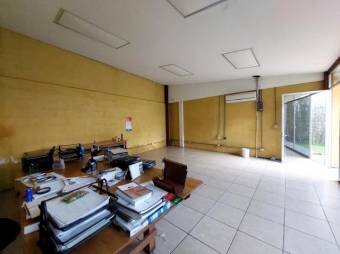 Se vende propiedad con 5 oficinas y uso de suelo comercial en Heredia Centro 24-1073