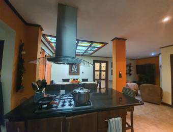 Espaciosa y cómoda casa en residencial seguro. La Union, Cartago