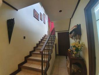 Espaciosa y cómoda casa en residencial seguro. La Union, Cartago