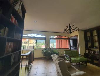 Espaciosa y cómoda casa en residencial seguro. La Union, Cartago