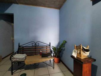 MLS-25-1104 VENTA NEGOCIO CON CASA TURRIALBA CENTRO 