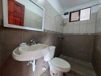 Se vende moderna casa independiente en San Vicente Heredia 25-1354