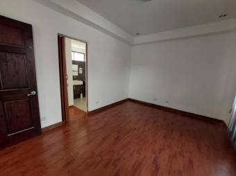 Se vende moderna casa independiente en San Vicente Heredia 25-1354