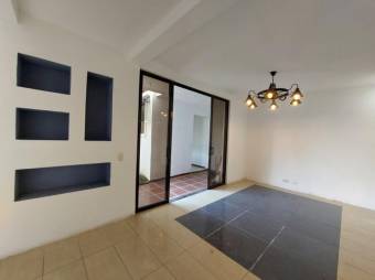 Se vende moderna casa independiente en San Vicente Heredia 25-1354