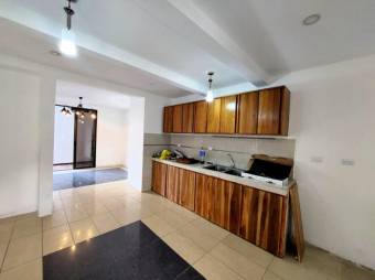 Se vende moderna casa independiente en San Vicente Heredia 25-1354