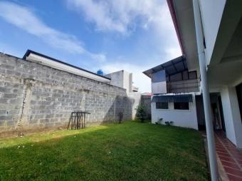 Se vende moderna casa independiente en San Vicente Heredia 25-1354