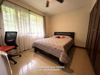 Escazu casa en alquiler en Guachipelin $3.000 /condominio con amenidades