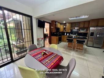 Escazu casa en alquiler en Guachipelin $3.000 /condominio con amenidades