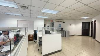 Se vende amplio edificio comercial en Uruca San José 25-1357, $ 5,500,000, 7, San José, San José