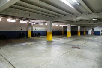 Se vende edificio de 3 plantas en Carmen San José 25-610