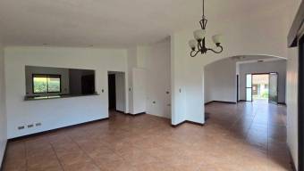 Se alquila moderna casa en condominio de Piedades Santa Ana 25-1362