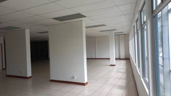 Se alquila local comercial de 404m2 en Oficentro Curridabat 24-945