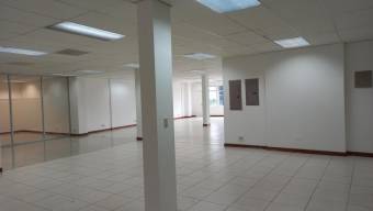 Se alquila local comercial de 404m2 en Oficentro Curridabat 24-945