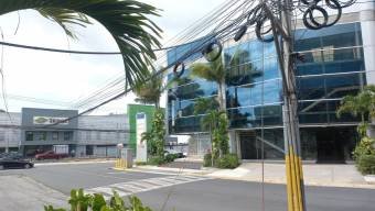 Se alquila local comercial de 404m2 en Oficentro Curridabat 24-945