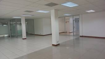 Se alquila local comercial de 404m2 en Oficentro Curridabat 24-945