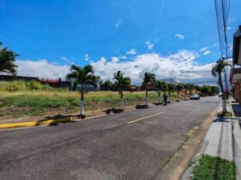 Se vende lote de 381m2 en zona residencial de Heredia 25-1341