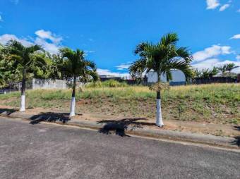 Se vende lote de 381m2 en zona residencial de Heredia 25-1341