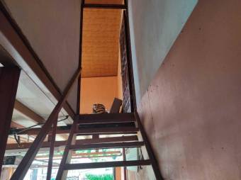 Se vende casa y apartamento en San Antonio Escazú 23-1385