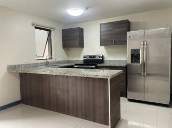 Se vende apartamento en condominio de Brasil Santa Ana 25-606