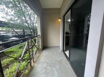 Se vende apartamento en condominio de Brasil Santa Ana 25-606