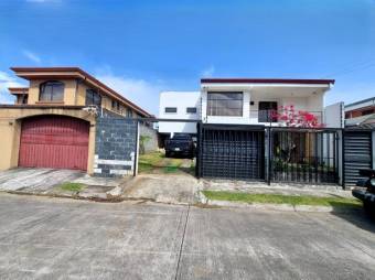 Se vende moderna casa independiente en San Vicente Heredia 25-1354