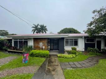 Se vende moderna casa con amplio lote en San Rafael Escazú 25-887