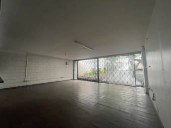 Se vende moderna casa con amplio lote en San Rafael Escazú 25-887