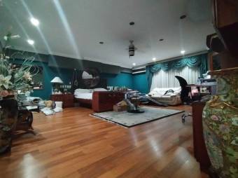 Se vende lujosa casa en exclusiva zona de Rohrmoser 24-1564