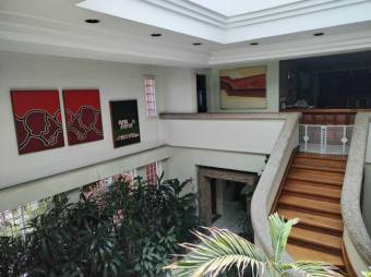 Se vende lujosa casa en exclusiva zona de Rohrmoser 24-1564