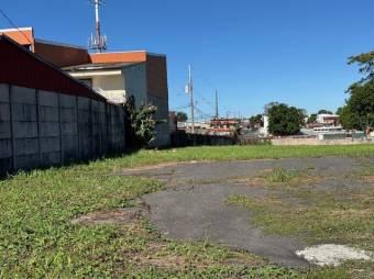 Se vende lote de 2,567m2 con uso comercial en Hatillo 25-973