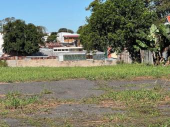 Se vende lote de 2,567m2 con uso comercial en Hatillo 25-973