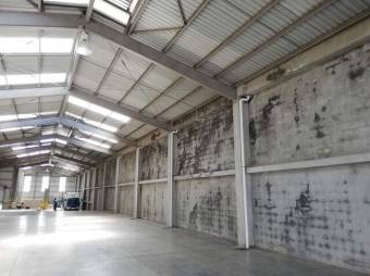 Se vende bodega para uso comercial en San Antonio Heredia 25-1366